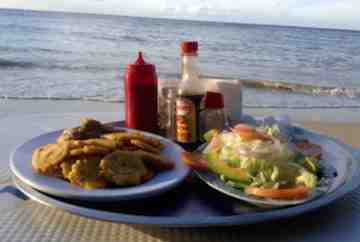 punto marisco restaurante comedor playa minos pueblo turismo guía mi río san juan maría trinidad sánchez república dominicana